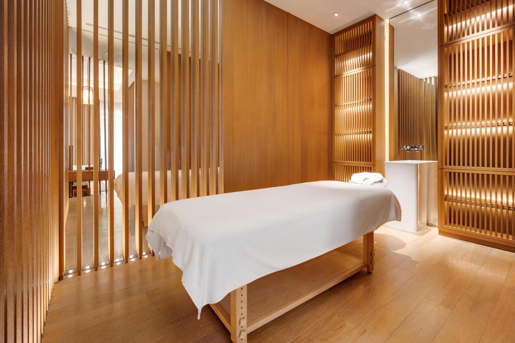 The Westin Tashee Resort, Taoyuan Daxi Exterior photo A treatment room at The Spa at The Landmark, Hong Kong