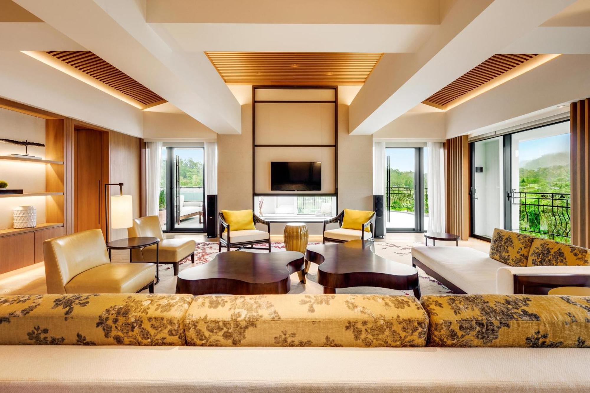 The Westin Tashee Resort, Taoyuan Daxi Exterior photo The living room of a suite at the hotel